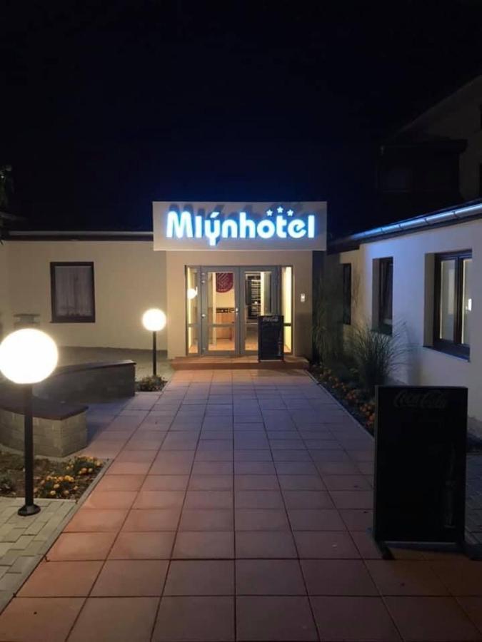 Hotel Mlyn - Jihlava Vilanec ภายนอก รูปภาพ