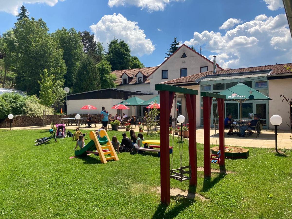 Hotel Mlyn - Jihlava Vilanec ภายนอก รูปภาพ