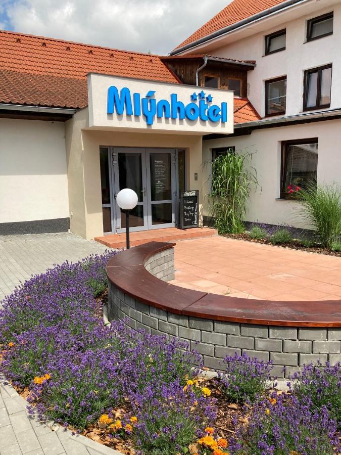 Hotel Mlyn - Jihlava Vilanec ภายนอก รูปภาพ
