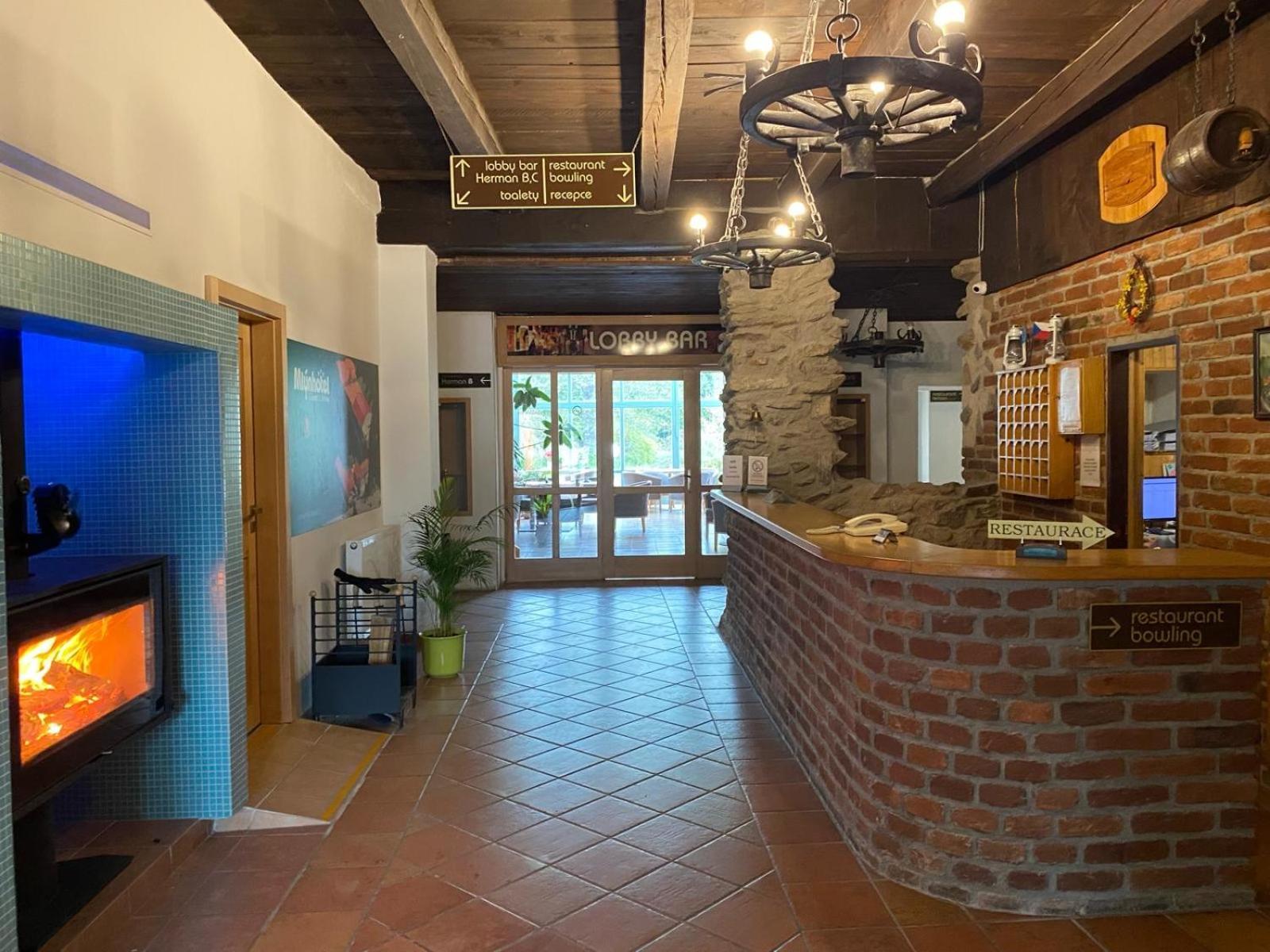 Hotel Mlyn - Jihlava Vilanec ภายนอก รูปภาพ