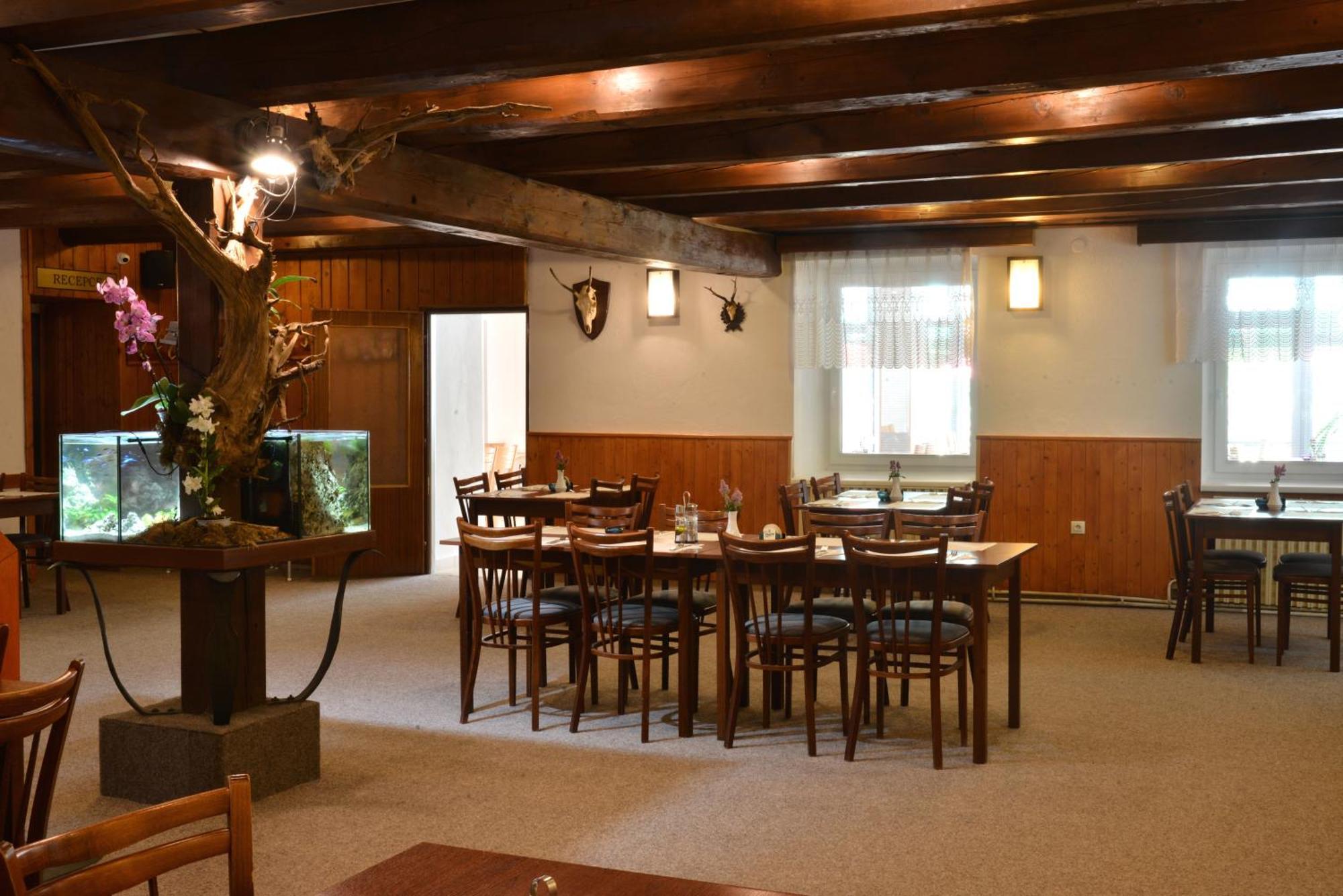 Hotel Mlyn - Jihlava Vilanec ภายนอก รูปภาพ