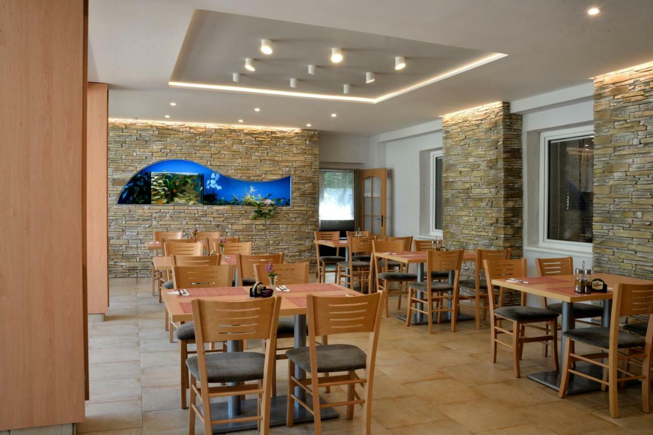 Hotel Mlyn - Jihlava Vilanec ภายนอก รูปภาพ